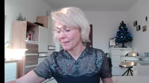 Snapshot of jasmin18v chatting on December 25, 1:41 pm Jasmin room for people 40 online show from December 25, 1:41 pm