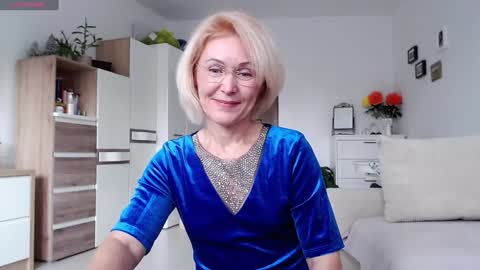 Snapshot of jasmin18v chatting on October 16, 1:44 pm Jasmin room for people 40 online show from October 16, 1:44 pm