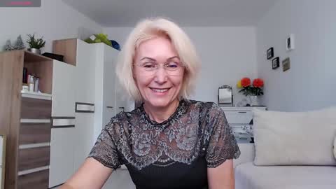 Snapshot of jasmin18v chatting on September 25, 12:45 pm Jasmin room for people 40 online show from September 25, 12:45 pm