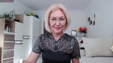 Snapshot of jasmin18v chatting on October 9, 2:00 pm Jasmin room for people 40 online show from October 9, 2:00 pm
