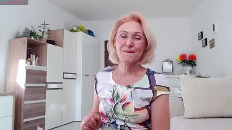 Snapshot of jasmin18v chatting on October 18, 1:48 pm Jasmin room for people 40 online show from October 18, 1:48 pm
