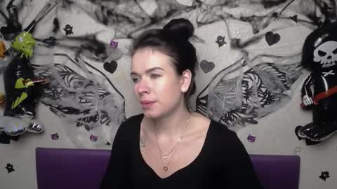 JasmineKouch online show from October 31, 6:30 pm