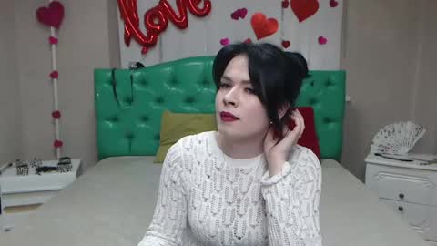 JasmineKouch online show from April 11, 7:45 am