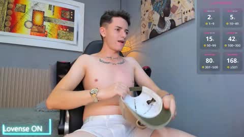 jasperjohnson online show from November 21, 3:26 am