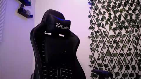 JKing  online show from February 19, 11:37 pm