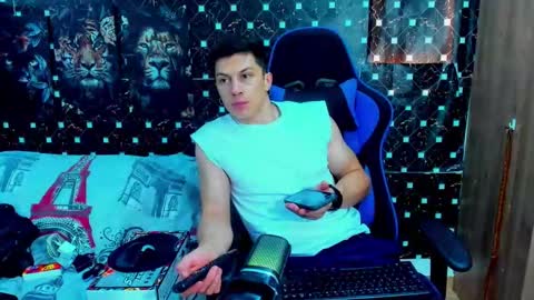 Javier online show from December 19, 7:42 pm