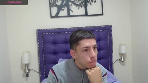 JAX THORN online show from November 24, 5:33 pm