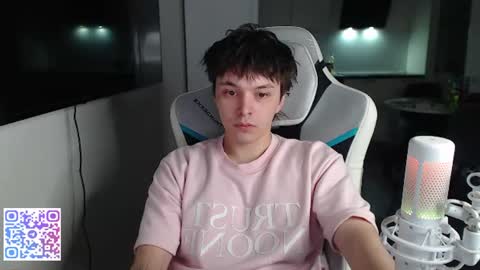 Jayce online show from August 8, 11:15 pm