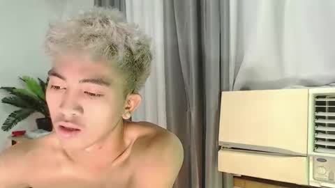 jaysee_hugecox online show from April 19, 8:55 pm