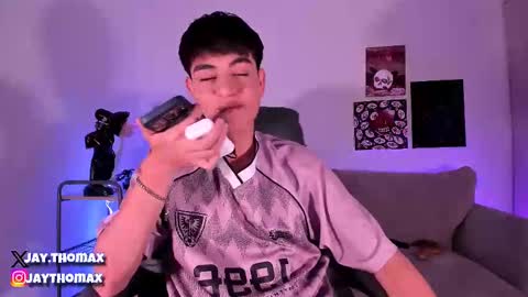 jaythomax online show from February 21, 6:48 pm