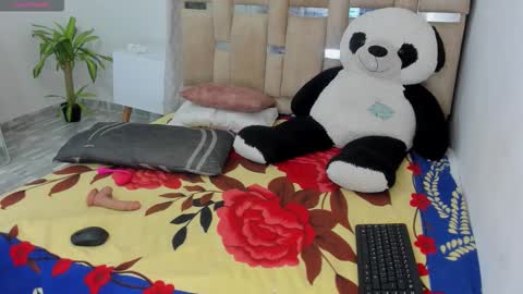 jazmin040_ online show from March 17, 11:37 am