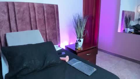 jazmindluxe online show from March 15, 1:25 pm