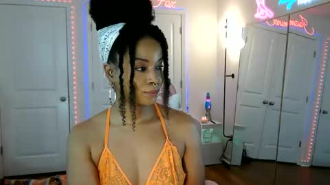 Jazmine Fox online show from May 16, 4:38 pm