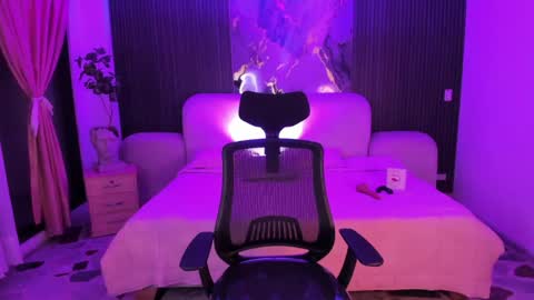 Jazminrusso  online show from April 27, 6:44 am