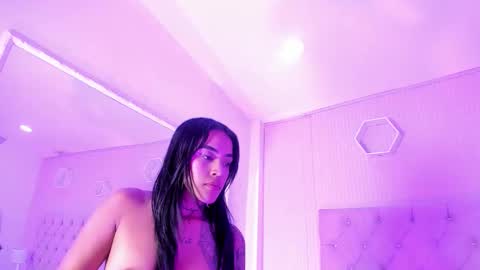 Jazminrusso  online show from February 5, 6:17 am