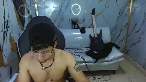 jbarto_ online show from June 1, 3:08 am