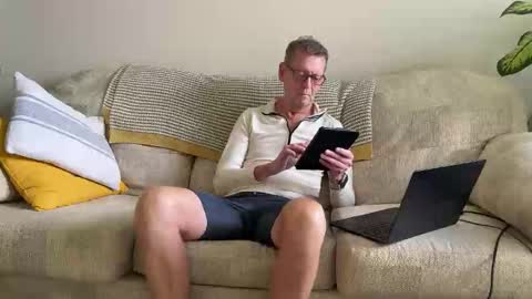 Snapshot of jcar57 chatting on October 21, 11:48 am Jon online show from October 21, 11:48 am