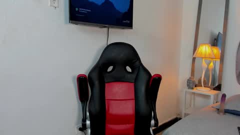 Snapshot of jdaniel_shellby chatting on December 4, 2:14 am jhon online show from December 4, 2:14 am