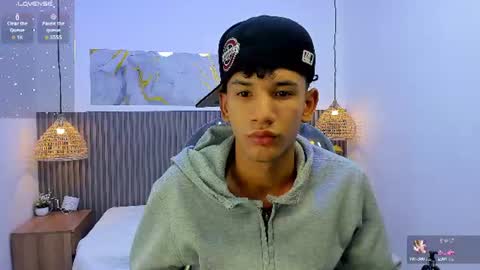 jdwhite18 online show from July 29, 8:14 am