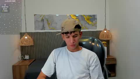 jdwhite18 online show from August 9, 4:07 am