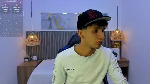 jdwhite18 online show from July 28, 4:10 am