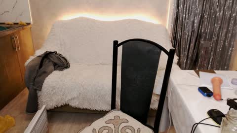 Angel online show from December 12, 6:21 pm