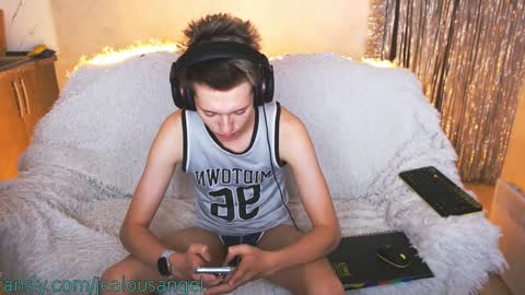 Angel online show from February 2, 3:10 am