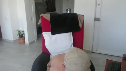 santiago online show from February 10, 3:04 pm