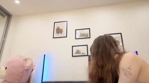 Dolly online show from November 19, 1:32 pm