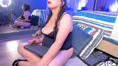 jenifer_cruz online show from May 3, 5:35 am