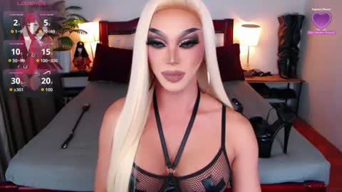 Queen Jenifer online show from June 26, 9:20 pm