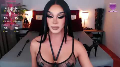 Queen Jenifer online show from June 25, 9:09 pm