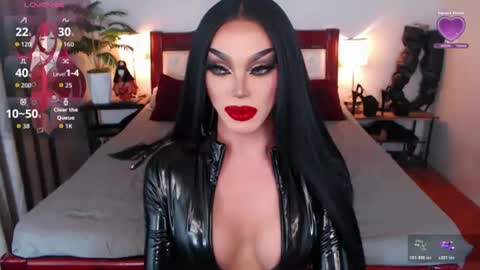 Queen Jenifer online show from August 7, 6:33 am