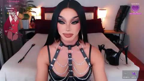 Queen Jenifer online show from July 13, 3:54 am