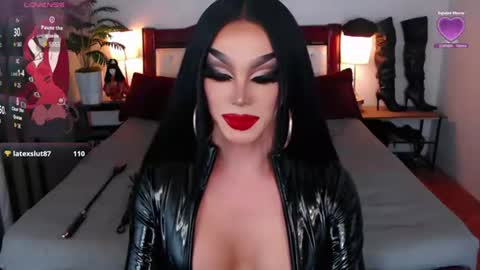 Queen Jenifer online show from July 28, 5:05 am
