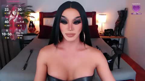 Queen Jenifer online show from July 11, 3:11 am