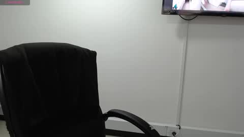 jenn online show from November 24, 9:35 pm