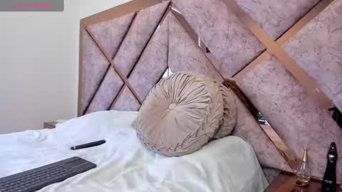 My name is LizzyNice to meet you online show from December 12, 10:42 pm