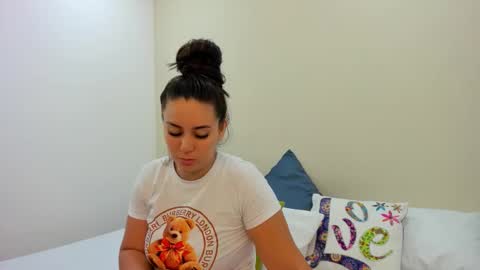 jenner_madison online show from February 26, 12:19 pm