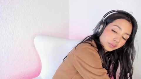 Jenner online show from December 23, 7:06 am