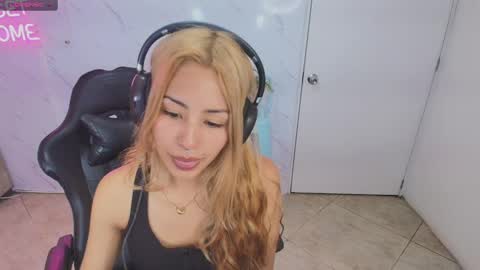 the girl of my dreams online show from February 10, 7:49 pm