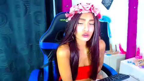 jenn online show from February 1, 8:22 am