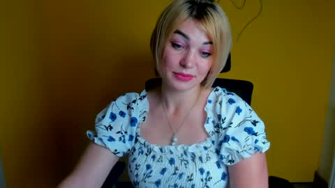 Jennifer online show from August 3, 11:38 am