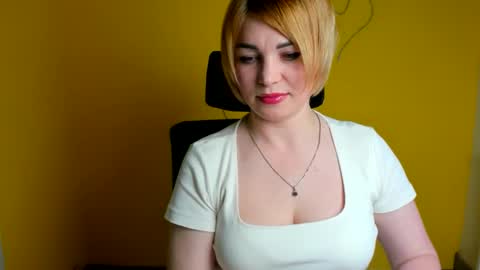 Jennifer online show from April 28, 11:47 am