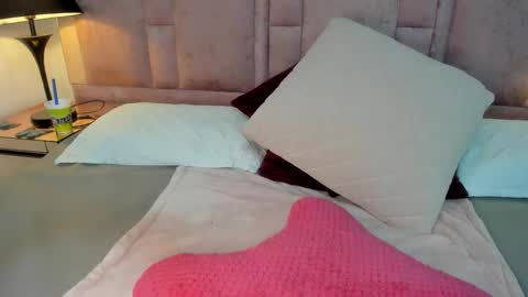 U can call me Angel online show from October 7, 6:20 am