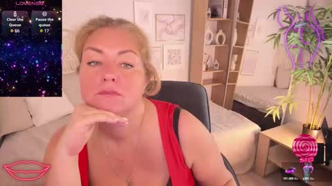 Jennifer online show from October 6, 8:37 pm