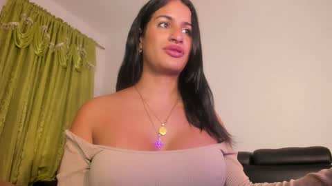 jenniifer_t online show from June 7, 2:17 am