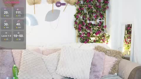 Snapshot of jenny_roberts96 chatting on February 14, 12:19 am Jenny Roberts online show from February 14, 12:19 am