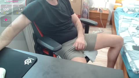 Snapshot of jerklove1006 chatting on February 11, 12:25 pm Boy likes daddies online show from February 11, 12:25 pm