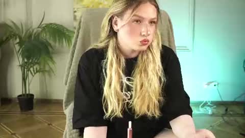 jes_solar online show from June 25, 3:36 am